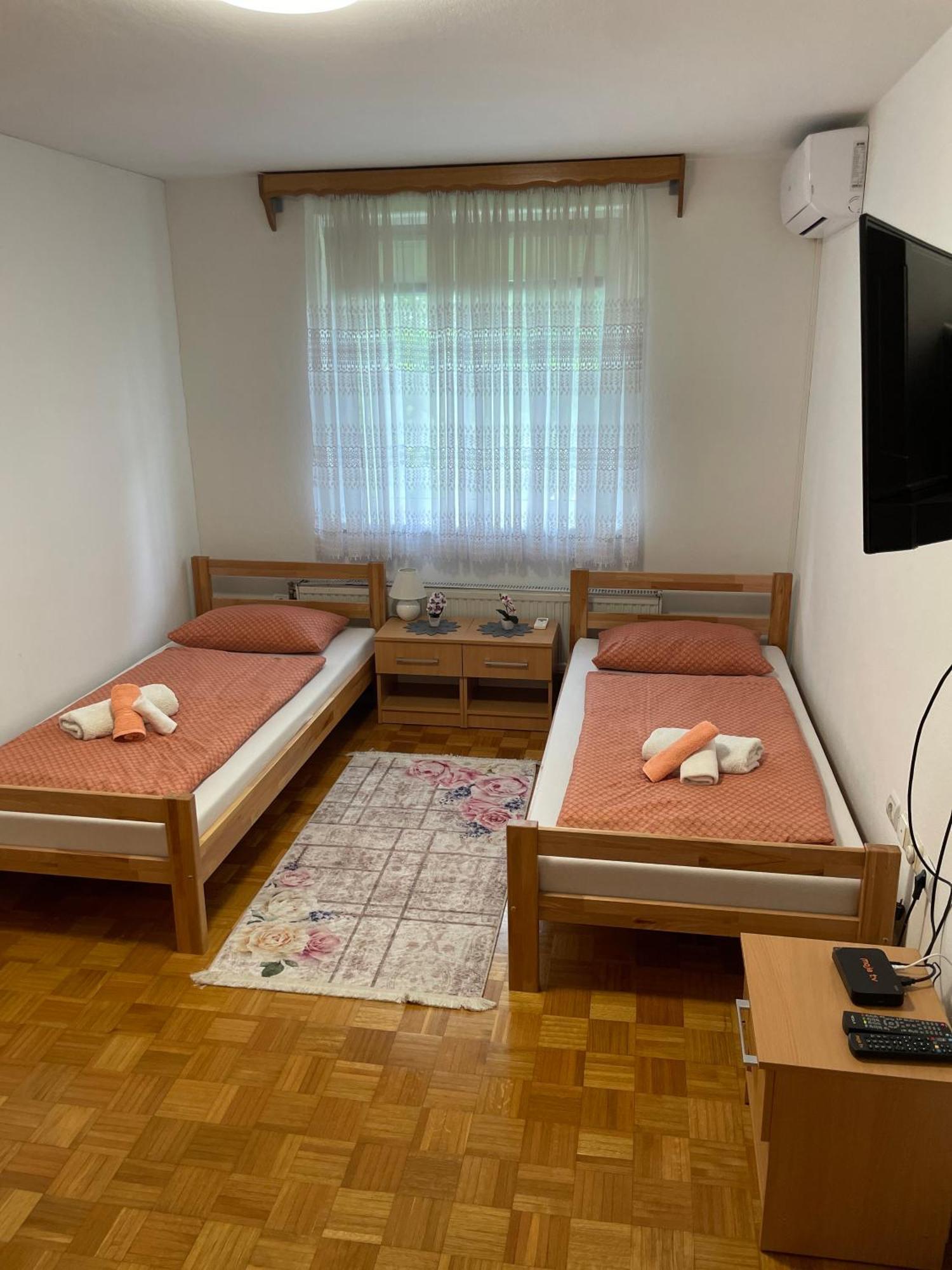 Sobe Lara Apartment Gradacac ภายนอก รูปภาพ