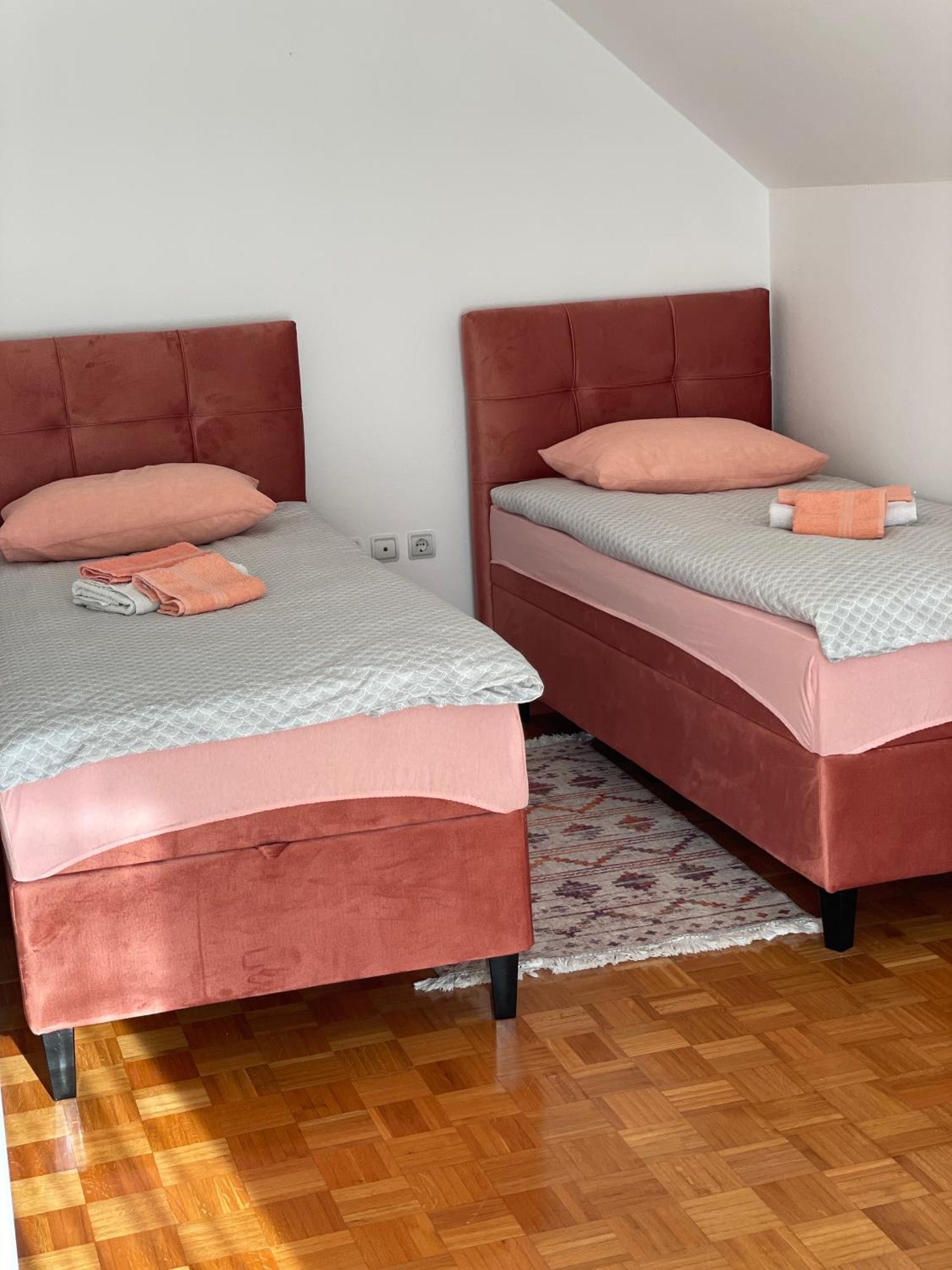 Sobe Lara Apartment Gradacac ภายนอก รูปภาพ