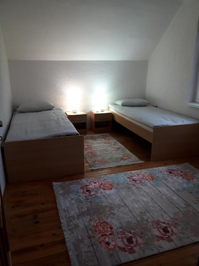 Sobe Lara Apartment Gradacac ภายนอก รูปภาพ